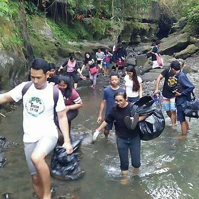 BaleBengong's tweet photo. From @trashstockbali
Saat ini tim TrashStock sedang bersih bersih telusur sungai di Hidden Canyon Guwang.

Sekalia… https://t.co/LGkLKuhfXN https://t.co/13a7I0IvE0