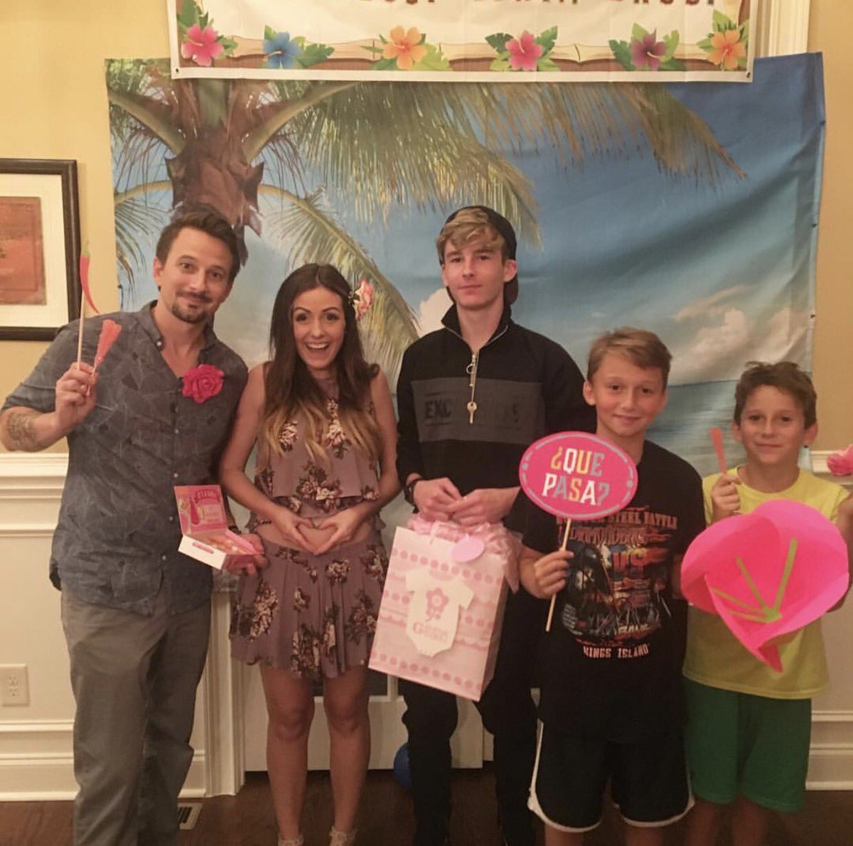 BachParadise's tweet photo. Congratulations to @carlywaddell &amp; @ebassclinics - they're having a GIRL!! 💗
📸: @carlywaddell https://t.co/kaONmG1mBM