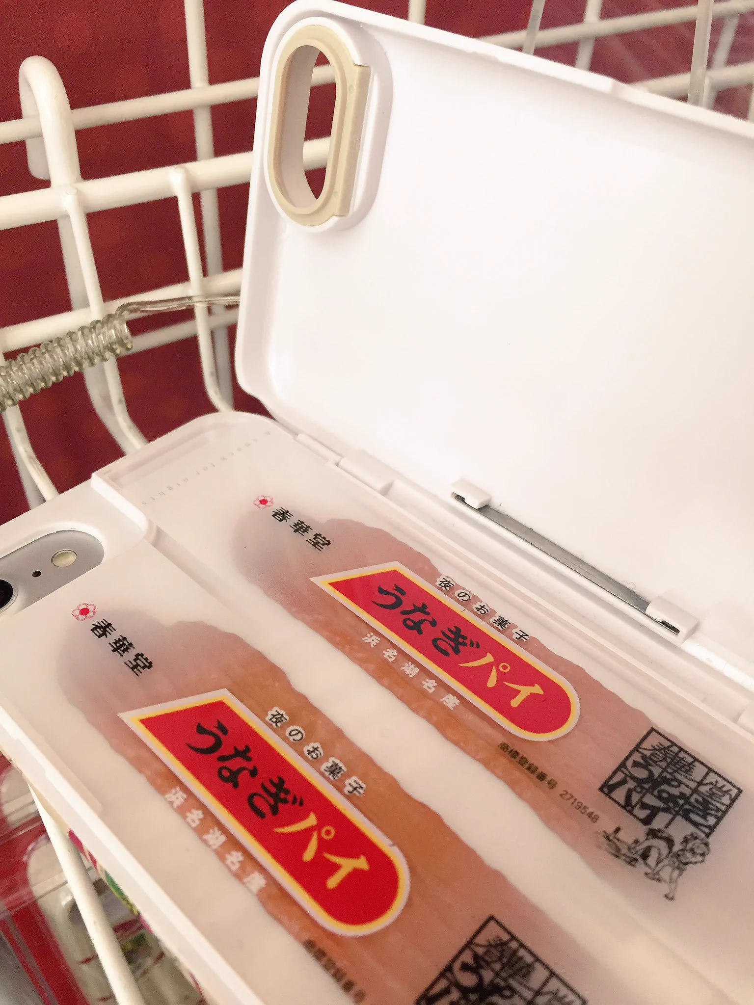 これは欲しいwwうなぎパイのiPhoneケース、開けるとちゃんと中身も入ってるww