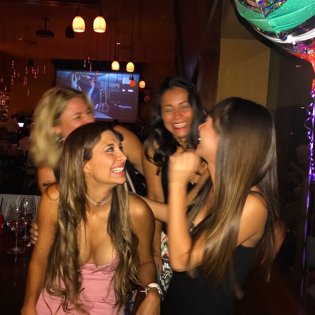 FerrZuniga's tweet photo. Happy moments 🎈🎁🎂🎉 #28 https://t.co/UKsYcMgFvq