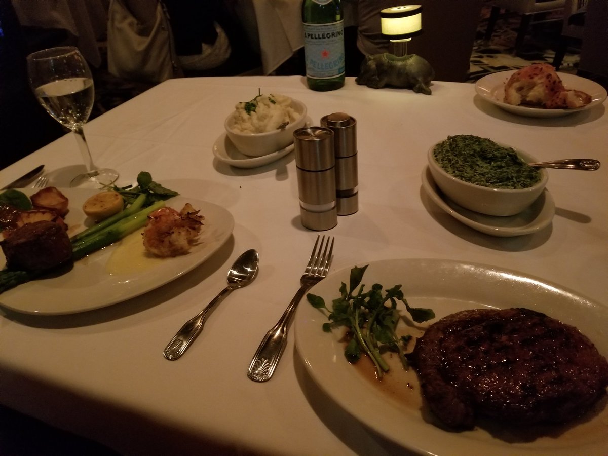 Mountain_Junkie's tweet photo. birthday dinner @Mortons with @Leenersface #friendlyfriends #sheisspoilingme https://t.co/8cFVE23l64