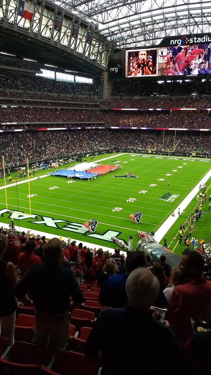 DanielABauder's tweet photo. Thanks @EVAAirUS having a blast @HoustonTexans. https://t.co/E6SztHoPe0
