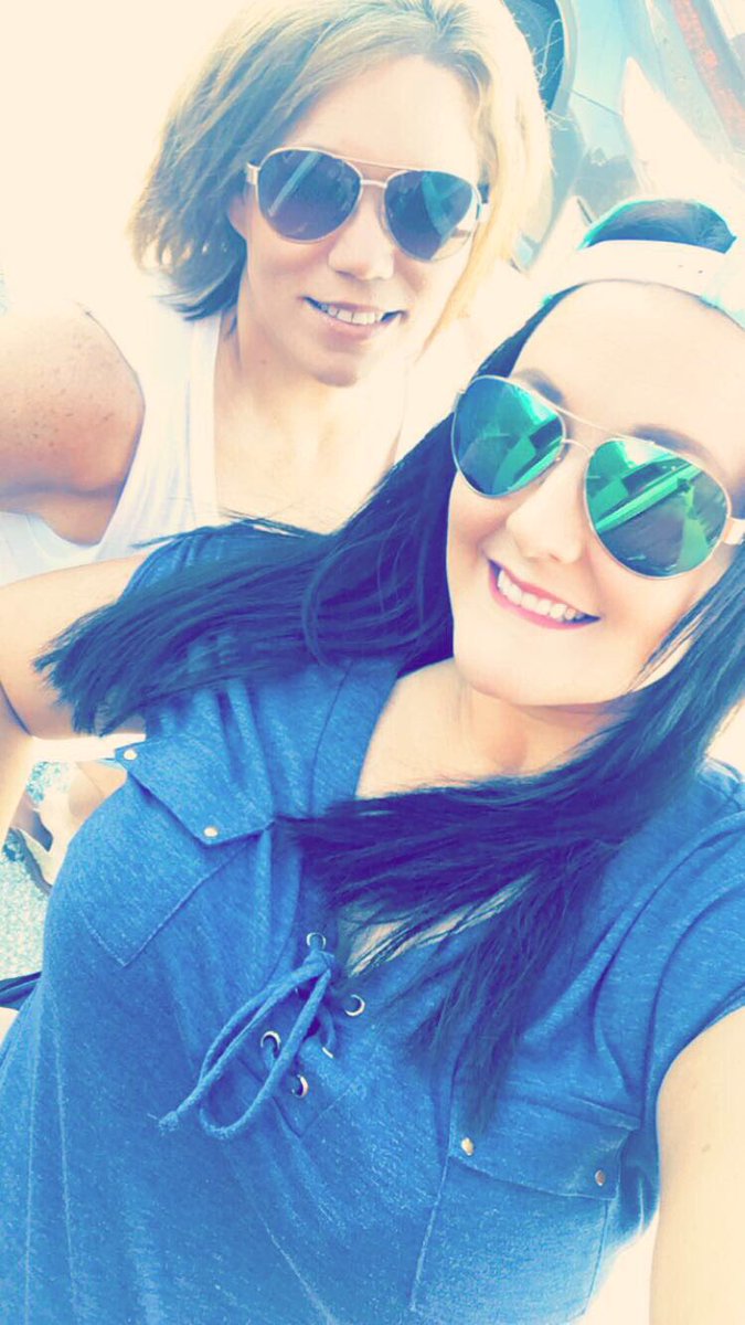 BrandyNicoleH's tweet photo. @canaansmith we're out here in the hot sun @Joyland_Country waiting patiently to see you, come say hi to the birthday girl @Barbara50767849 https://t.co/LnkWg7AV2P