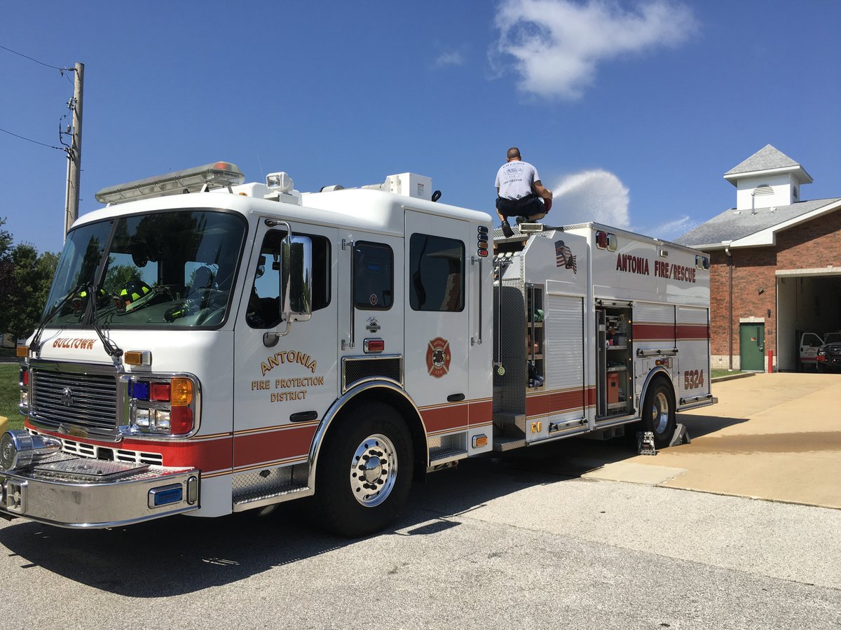 antoniafire's tweet image. Nathan Steinkamp taking his practical test to become qualified to drive 5324, 5334 and 5318. Congrats Nathan on passing, job well done.