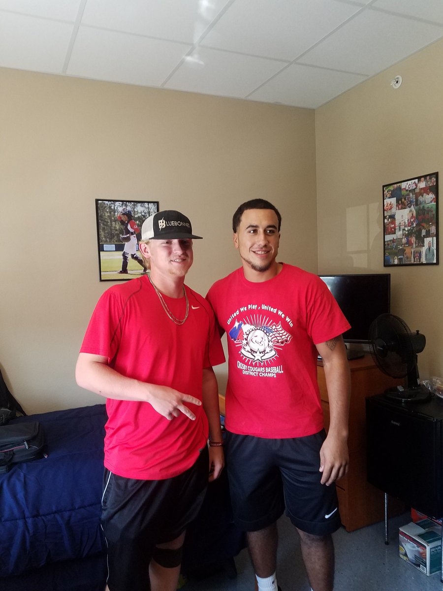 mekashaladay's tweet photo. @DylanBarnaba #TJC #TJCBaseball #CollegeLife #1stDay 08.19.17 #Roommates https://t.co/erz3dQ0s5u