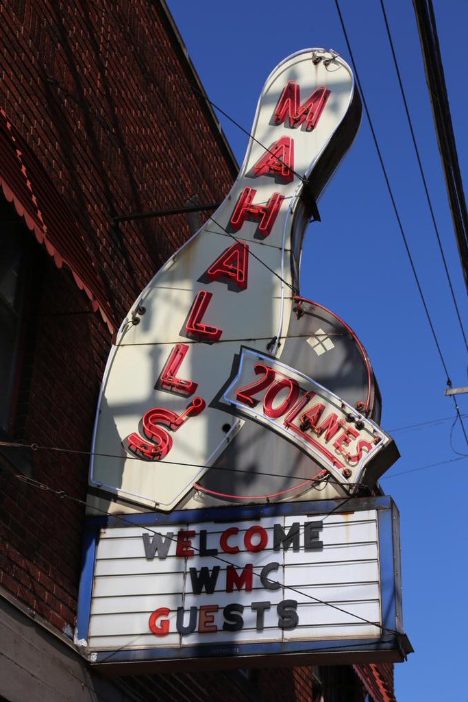 MannyWallace's tweet photo. Stopped by @Mahalls20Lanes for @go_media's @wmcfest for a bit. #WMC8 #WMCFest8 https://t.co/DTicWLjrlv