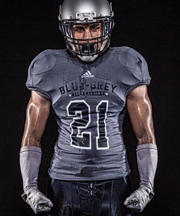 monroeyoung11's tweet photo. Blessed to receive an invite to respresent the West Team in the Blue-Grey All-American Bowl at the Dallas Cowboys Stadium 🙏🏽 https://t.co/qoJyYdKyEG