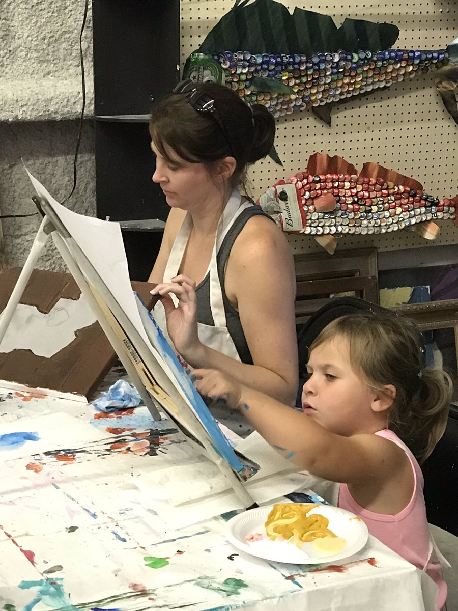 FleurDeMe1's tweet photo. Mom and Avery at Family Paint Day @fleurdemedesigns ! #BeDifferent #PaintDifferent #paintwhatYOUwant #familypaintday https://t.co/xhqgbt51rZ
