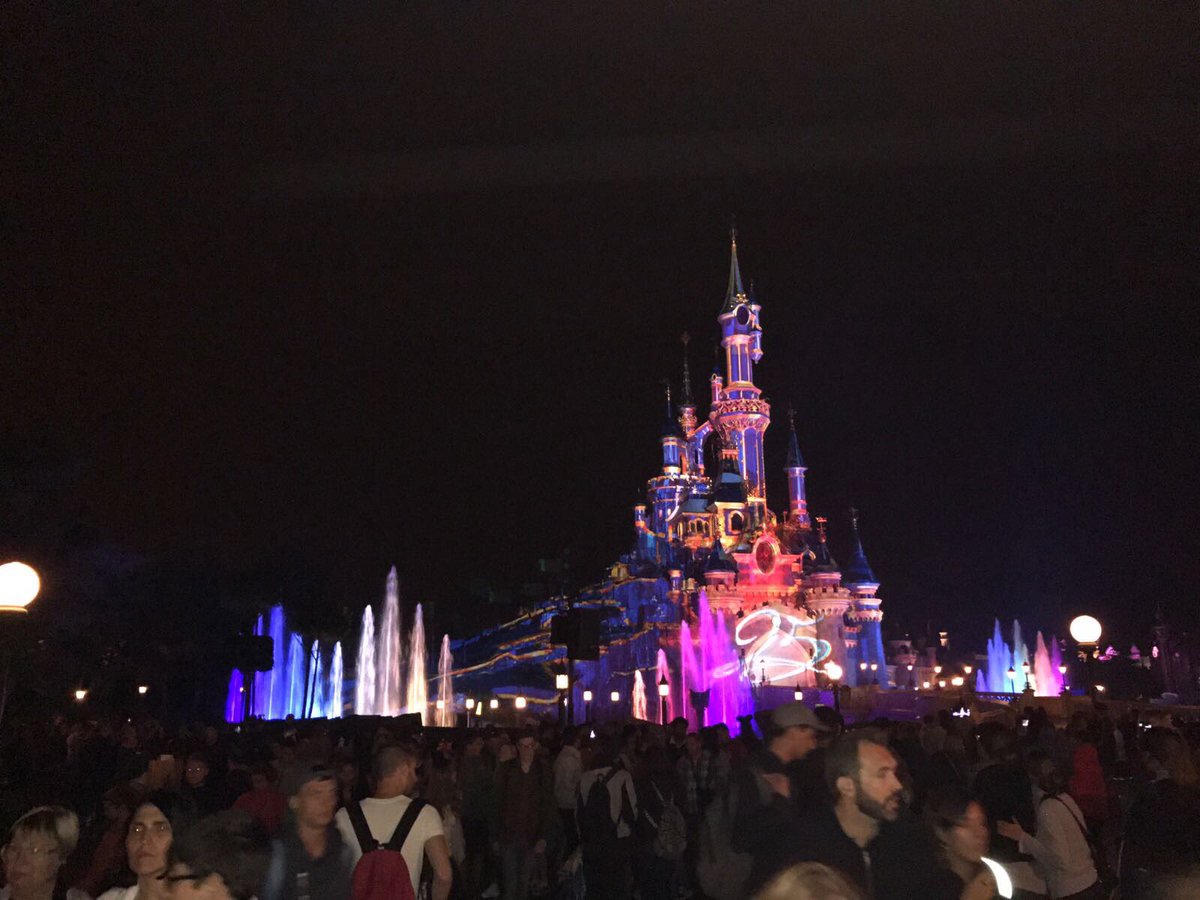 Disneyland Paris Illumination show #amazing #greatplacetobe #disney #disneylandparis