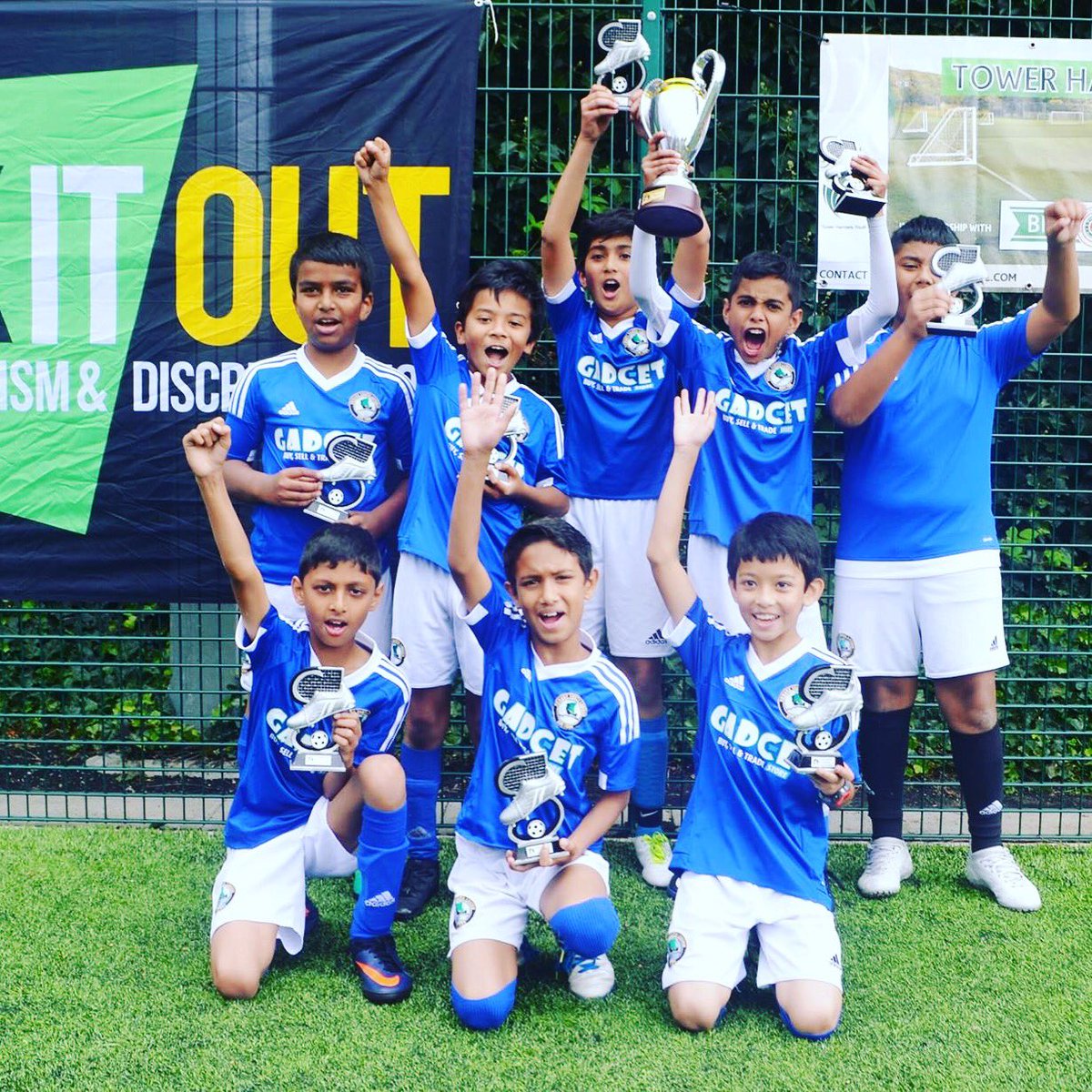 NewarkYouthLdn's tweet photo. Newark U10s won #THYL Summer Youth Tournament 2017. Winning their 5th Trophy of the season. ⚽️🏆🥇👏 https://t.co/CSej6Jcl7a