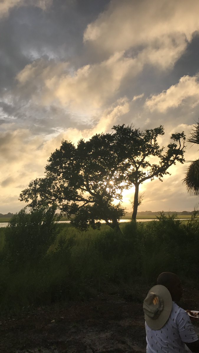 kiawahresort's tweet photo. Summer sunsets at #MingoPoint make our soul shine 🌅 #KiawahResort #KiawahSunset https://t.co/cd0fhjHU5F