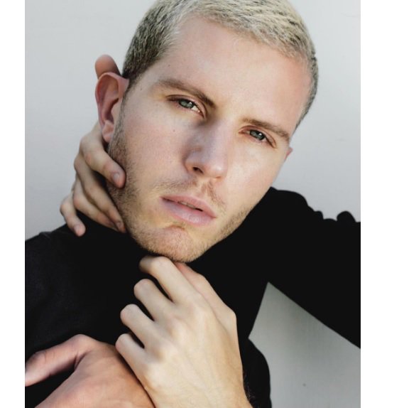 StarModelV's tweet image. Nuestro 🔝 CARLOS @charlesblnk
Ph: @joseandresgil | Styles: @riimorvay |