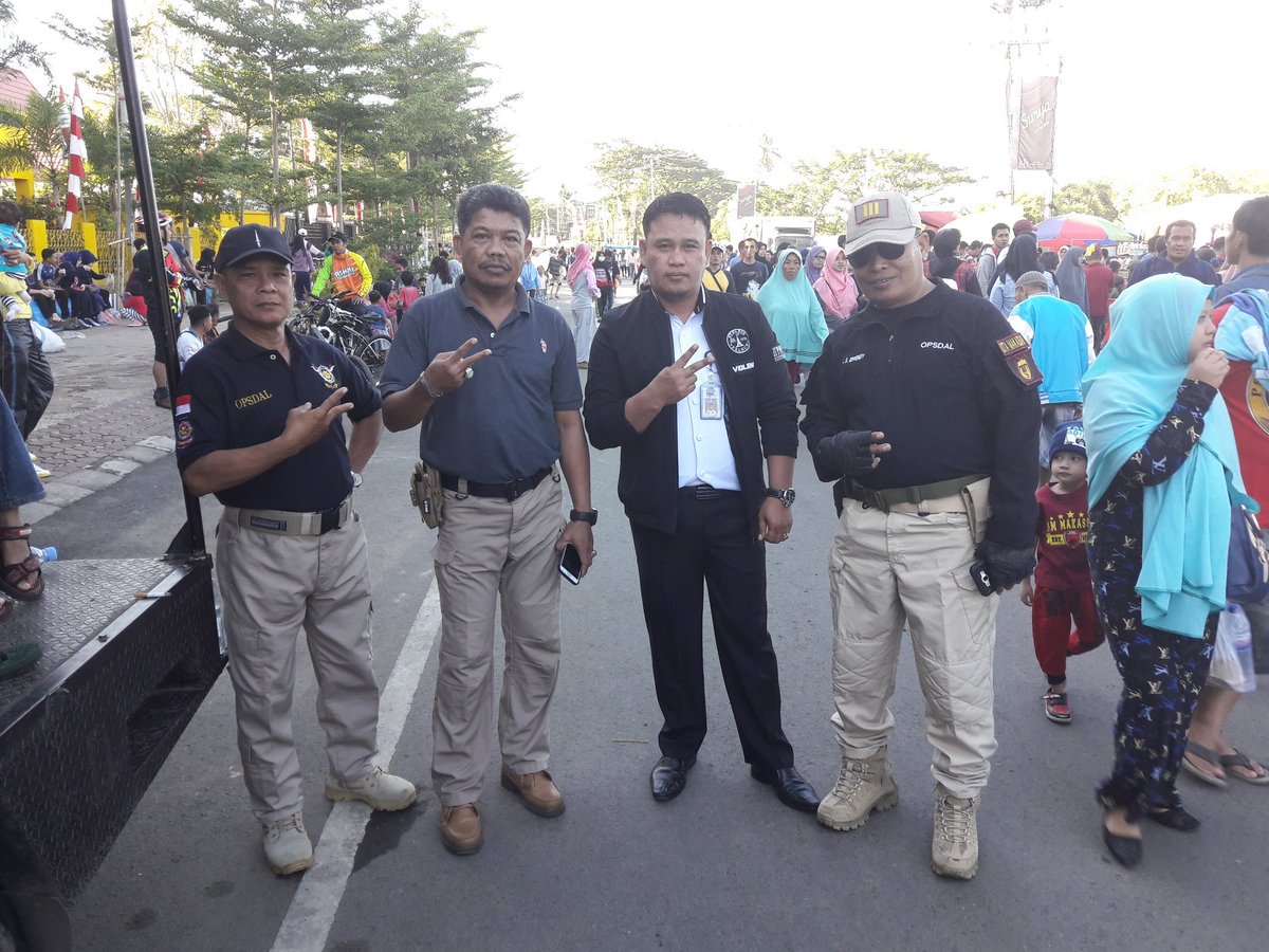 DishubMks's tweet photo. Pengawasan Car free day Anjungan pantai losari bersama dishub dan Satpol pp kota Makassar. https://t.co/08vPZuMJk2