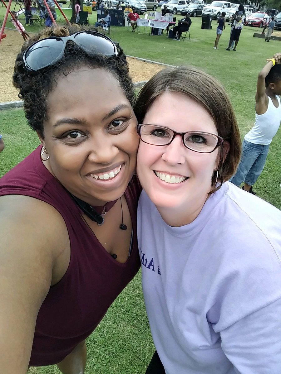 mwhitleyAtKC's tweet photo. Made a new friend today #hugsoverhate https://t.co/7hY83rdjqX