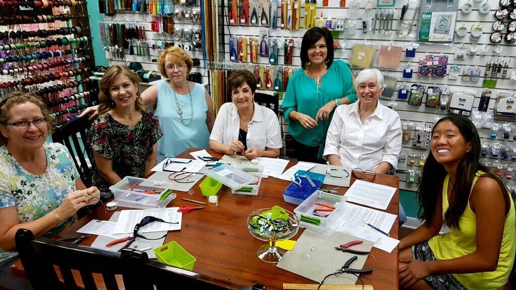 LHBeads's tweet photo. Picture from this afternoons class of Flat Leather Wrap creating😀#leather #beads #wire #wrapbracelet #beadclass #m… https://t.co/qEJkMPeOaq https://t.co/VD3ROVfJEk
