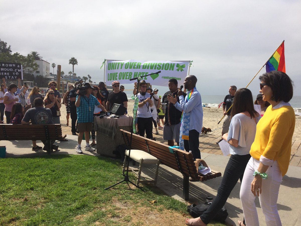 TWWOrangeCounty's tweet photo. Over 500 stood together in solidarity today in Laguna Beach
#OCUnity #confrontwhitesupremacy #fightsupremacy #defendcville #wearethemajority https://t.co/5QaFM0rVub