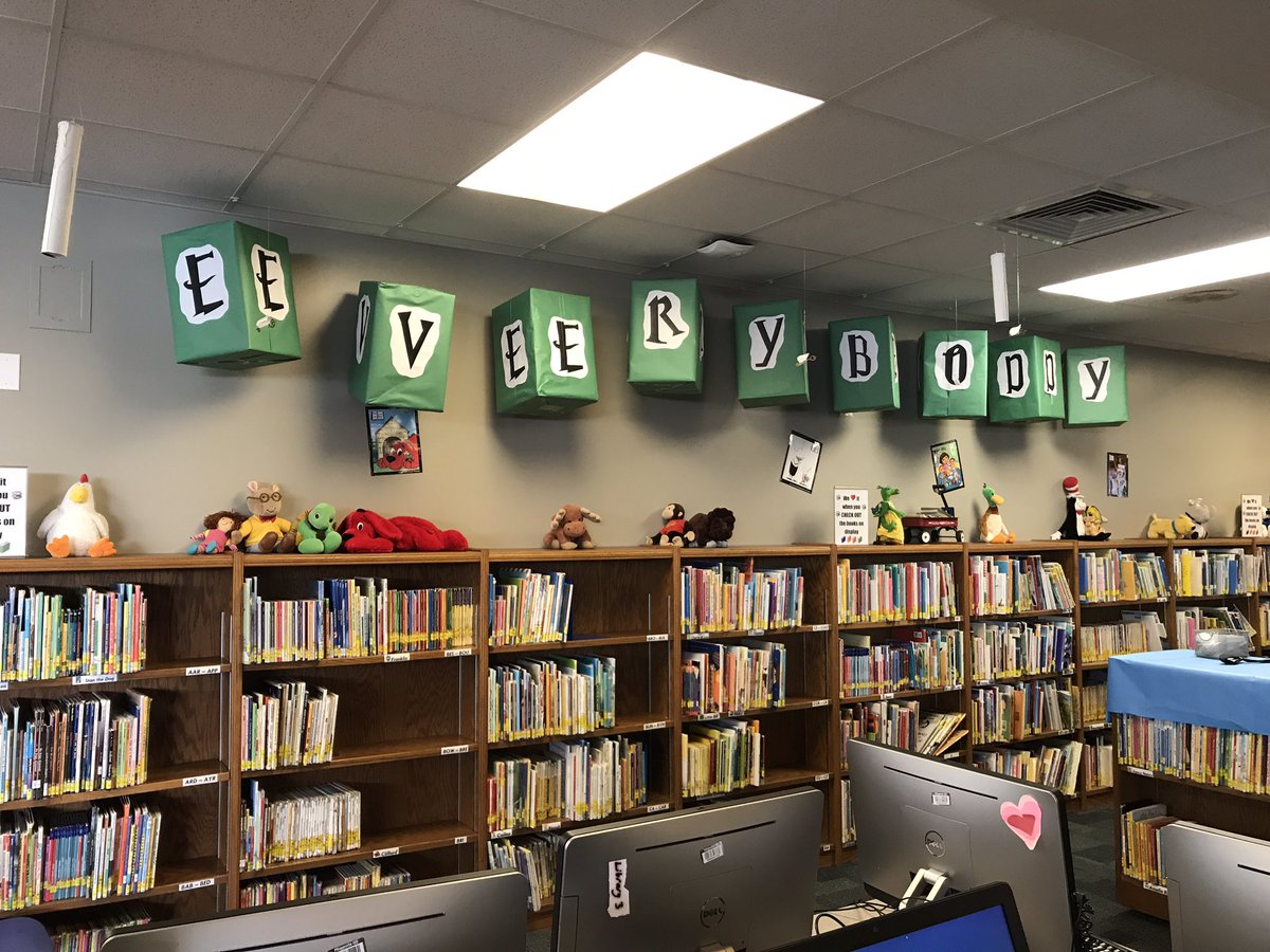 Bookbosss2012's tweet photo. Had wonderful help today making the library @NorthwestES even more magical! Thx @hcbcpf for your help!! #harrypotterlibrary #happylibrarian https://t.co/lrxjrkWKWK
