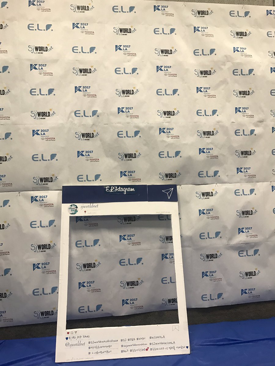 0415sjexquisite's tweet photo. Blue carpet with ELFstagram 💙#KCON17LA #은혁 #동해 #은해 #sjworld fan activities room! 💞 https://t.co/pXYkVurK08
