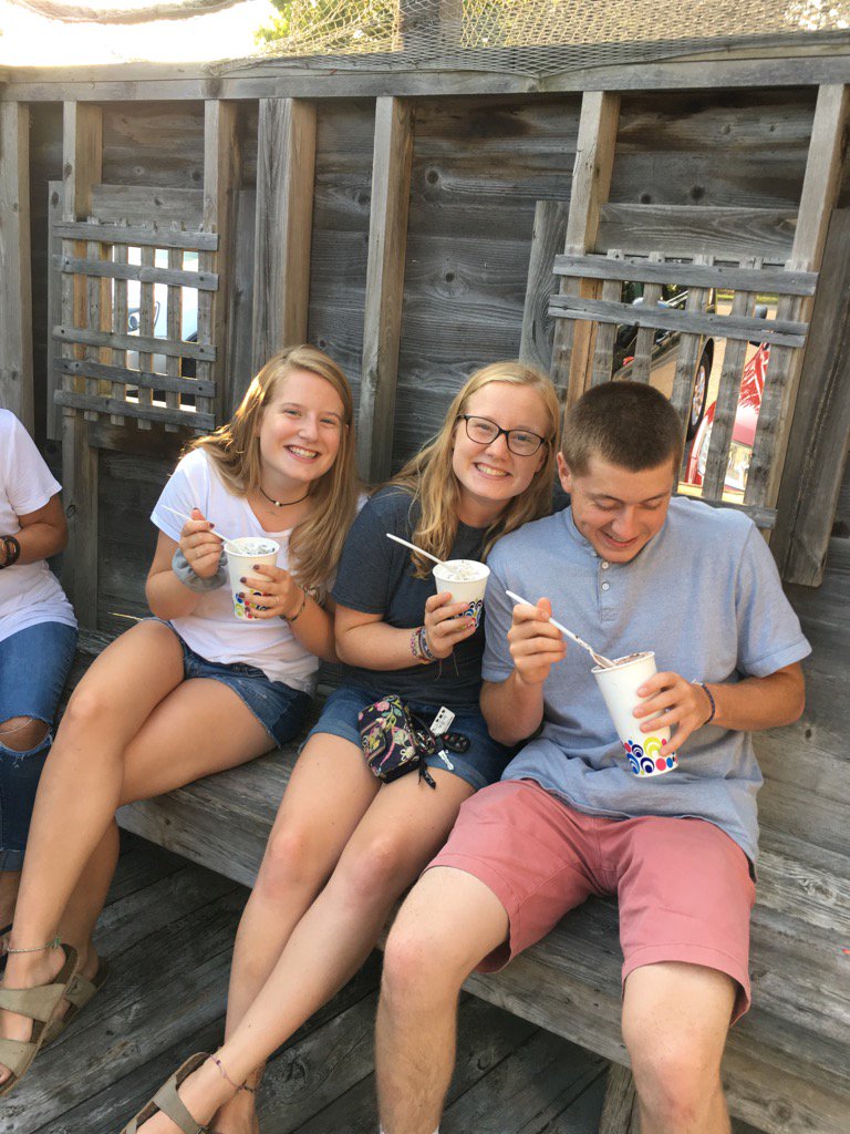 BigCowboy22's tweet photo. Rare moment when we had all three of them together this summer. #family #offtocollegesoon Love these three kids!! https://t.co/SV4kxDaISx