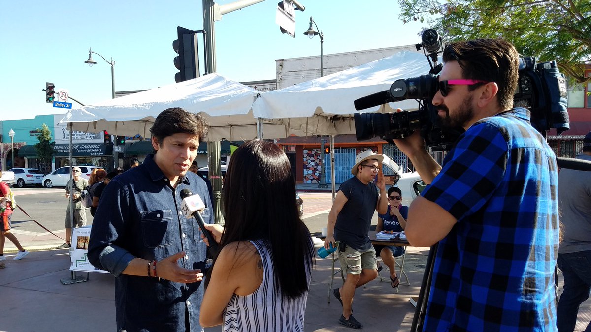 EastSol's tweet photo. .@kdeleon taking in #eastsidesol https://t.co/CmMNImEmXC