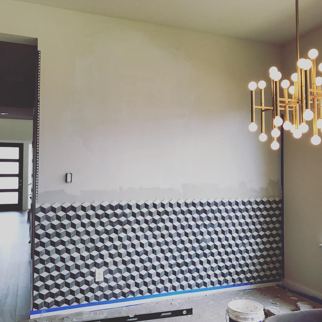 mainvuehomes's tweet image. Wow! #Homeowner melli_belli showcased her 3D tile #accentwall in progress on IG! What personalized additions have you made to your #MainVue?