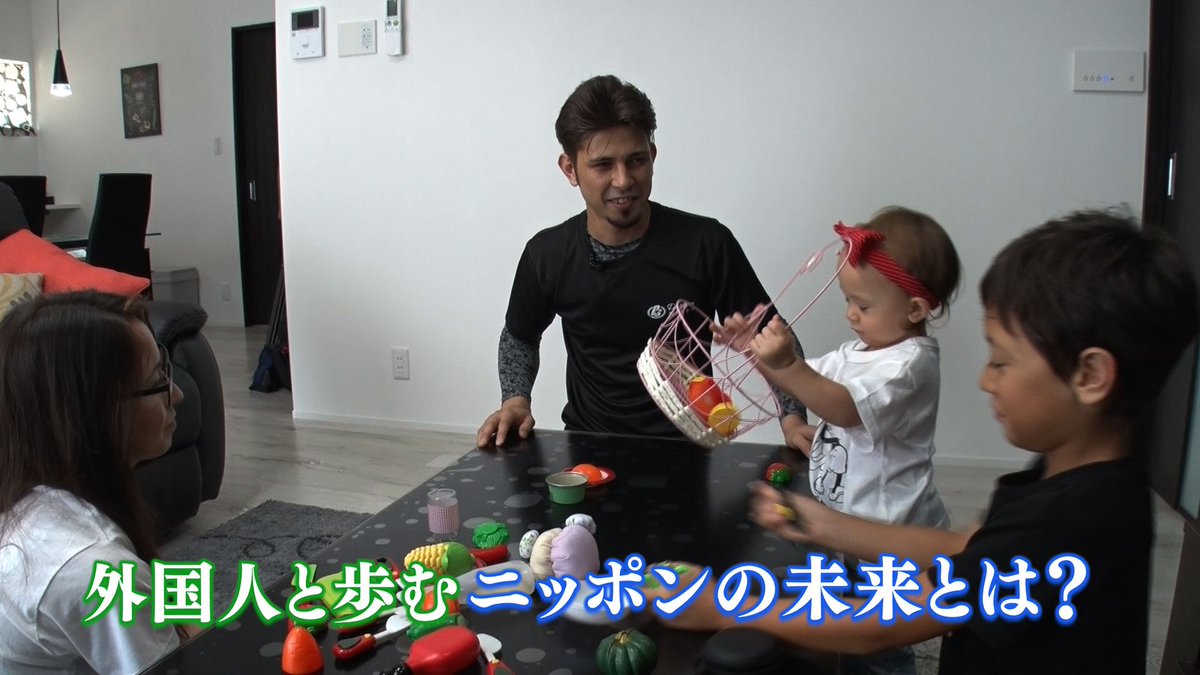 gaikoku_bstbs's tweet photo. 今晩、日曜夜２２時放送のテーマは【“隠れ”移民大国ニッポン～外国人との共存社会】後編
先週に続き日本の移民問題を討論！
飲食業やメイドに介護…至る所に外国人！一時的な労働力で良いのか？
広島県ＶＳ島根県移民の争奪戦で仁義なき戦い？
国際結婚は移民政策のカギ!?
#外国人記者は見た https://t.co/Gl9smK1V8N
