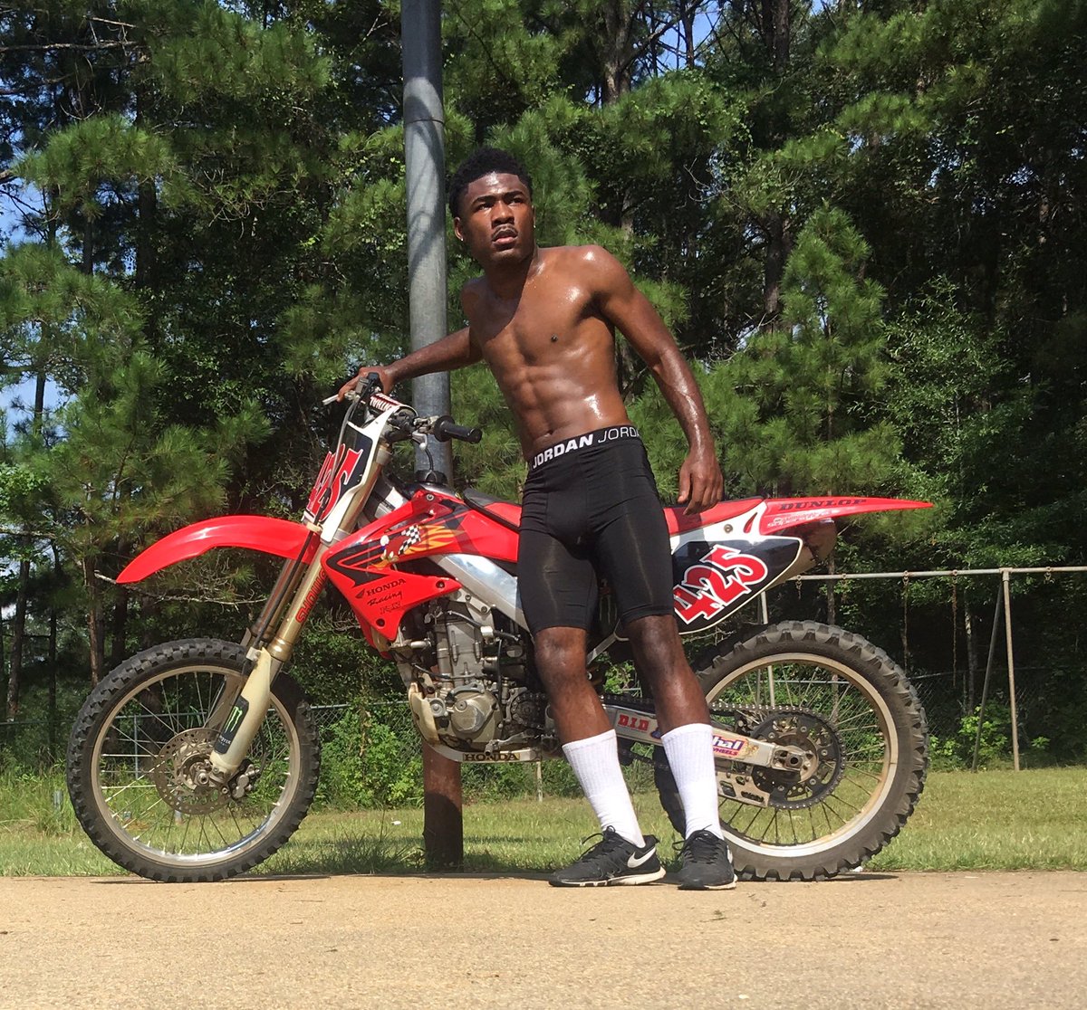 srt_check's tweet image. Check you got to be phenomenal. I look like a professional athlete out here. Look like I play for the NBA. #checktherapper