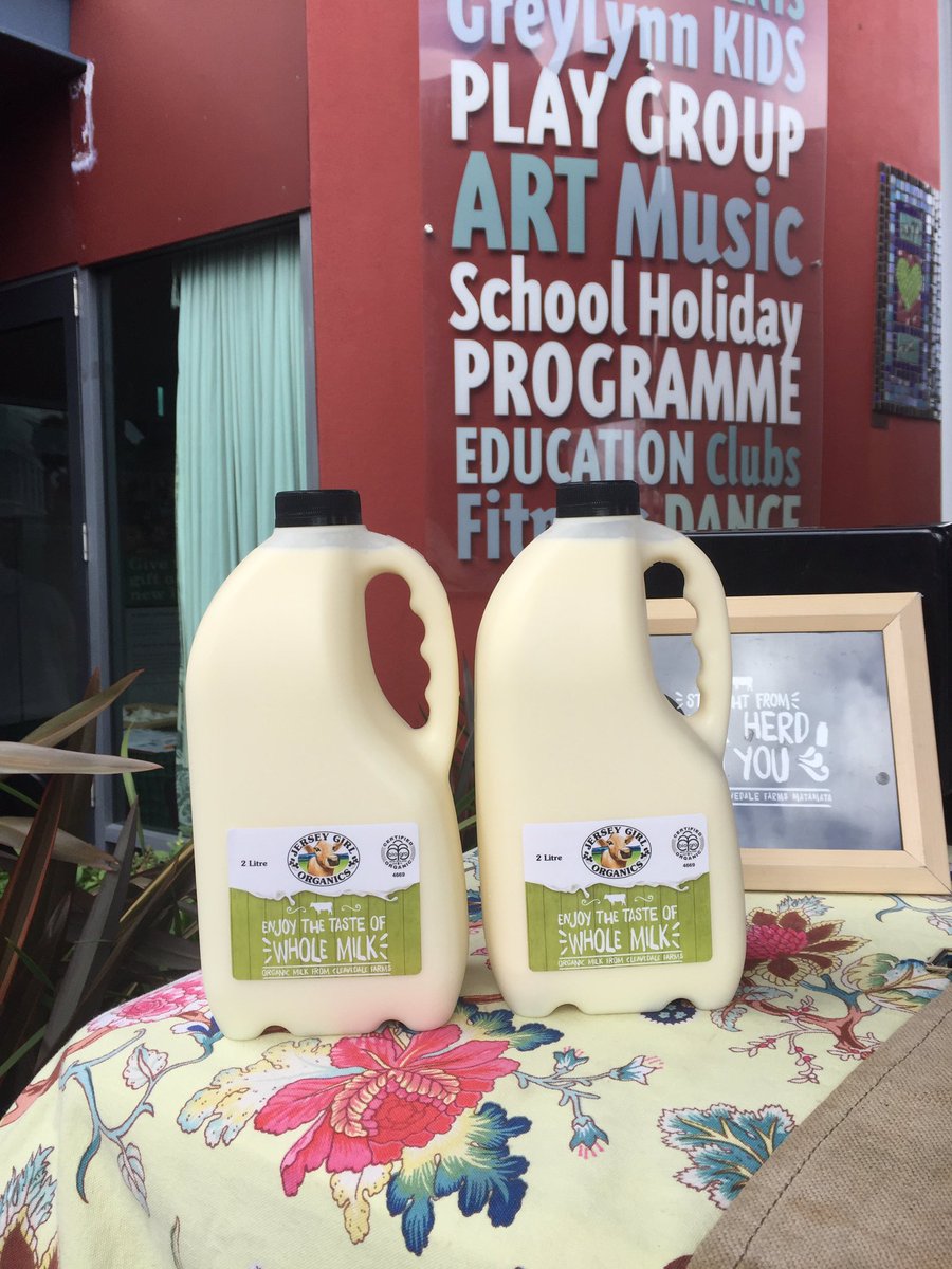 #Auckland #cheesemaker special milk deal. 2x2 litre bottles $10 <a href="/GLFM/">Grey Lynn Farmers Market</a> Richmond Rd. until 12.30 today