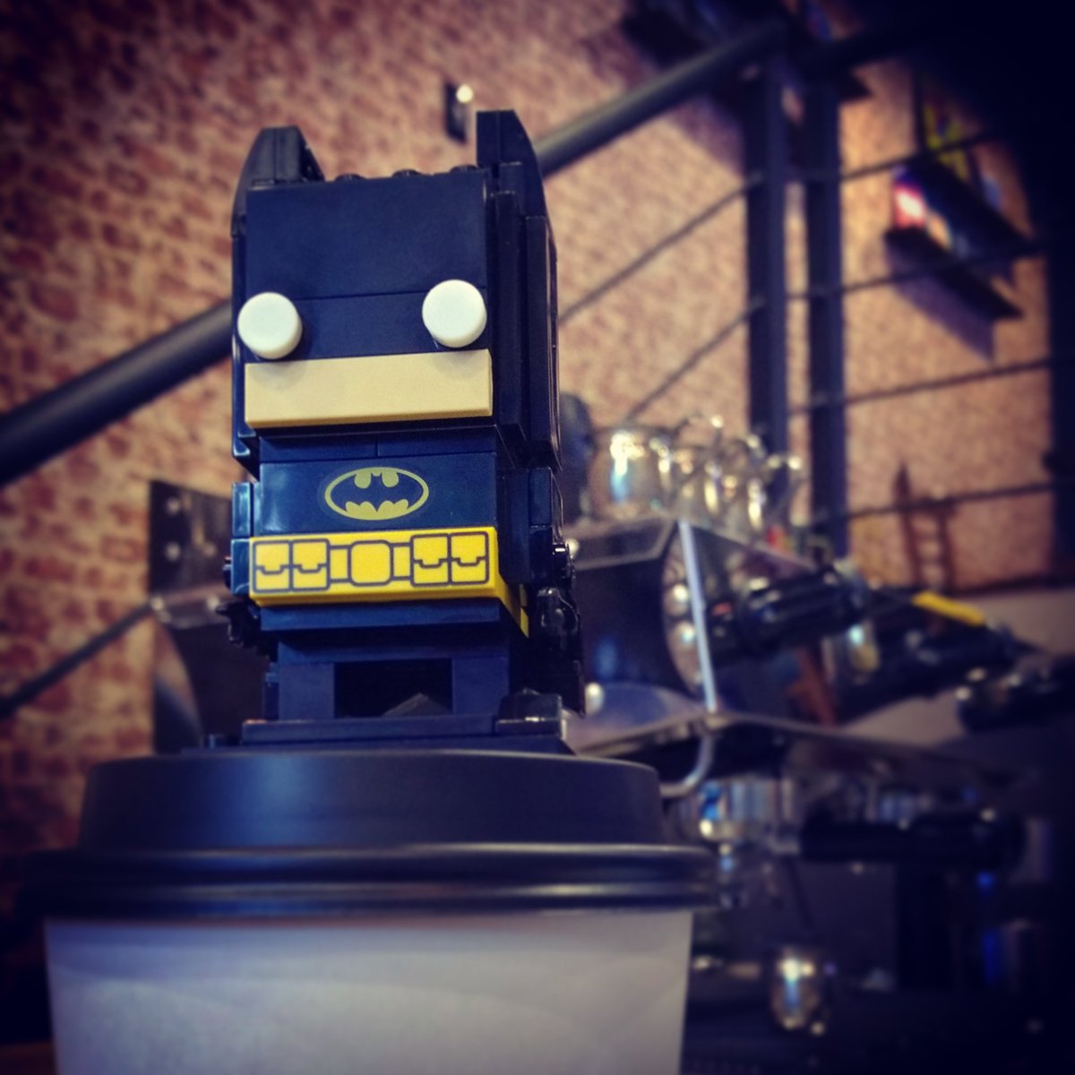 daniel_vibo's tweet photo. Nuevo integrante a la colección #Batman #LEGOBATMAN #BatCoffee muy a gusto como siempre en @comicgrammer https://t.co/UKfUEJWOso