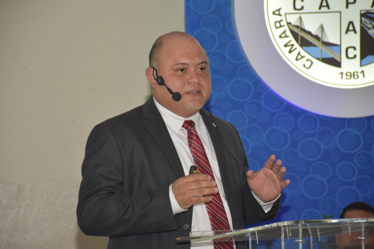 Expo_Chiriqui's tweet photo. En el #Foro el Ing. Manuel Pimentel, de @MiAmbiente, expuso el tema Desarrollo Urbano de Bajo Impacto al Medio Ambiente. #ExpoChiriqui 2017. https://t.co/bhC5LRWe6q