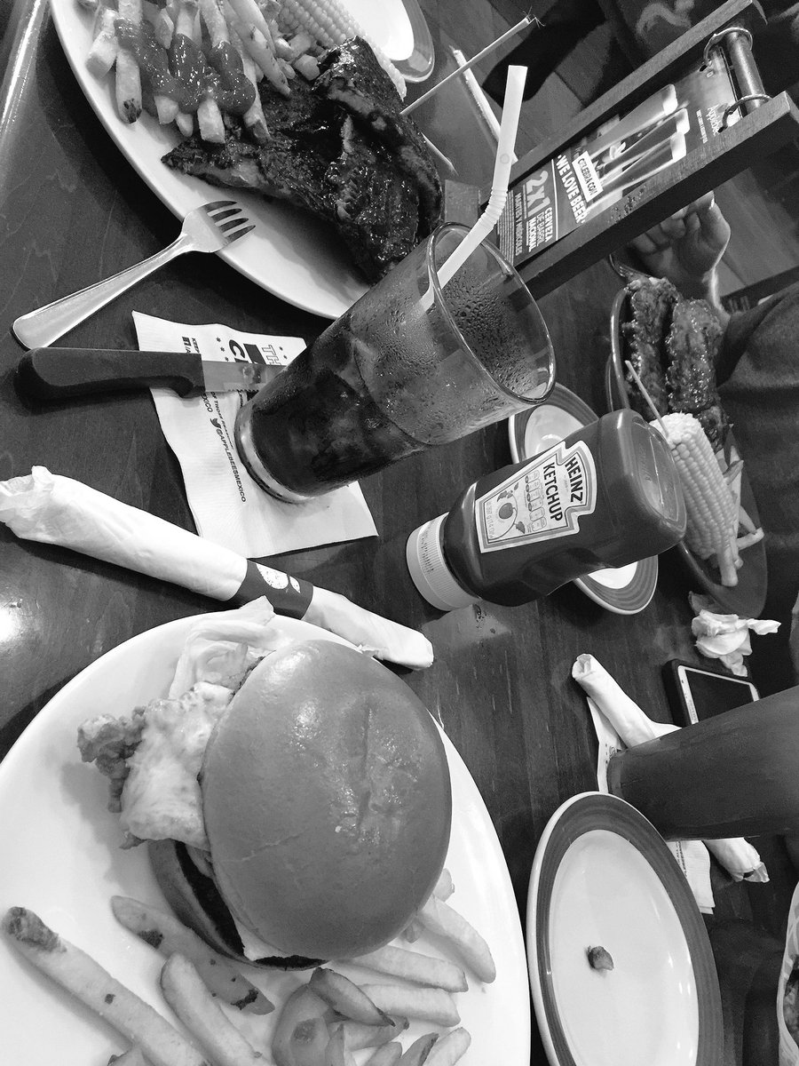 JokositaO's tweet photo. Celebrando 🎉! 🙌🏻 a Dios gracias por tantas bendiciones. @Applebees #Wehavework https://t.co/Xbx6gXMVxd
