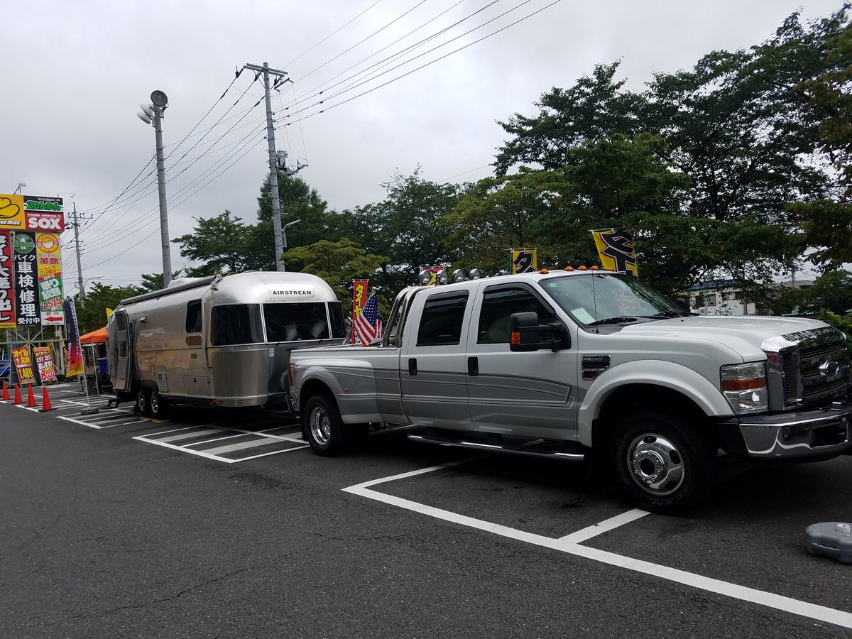 イエローハット美女木店 アメ車イベント開催 なが い車が 電車みたい 笑 アメ車 アメリカンフェスティバル