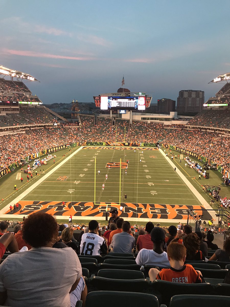 HartmannKacy's tweet photo. #letsroar #bengals50 https://t.co/LQdZdHQTpA