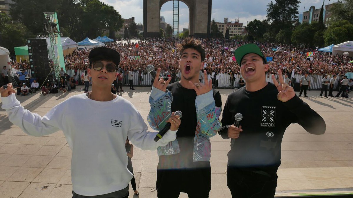RevistaMarvin's tweet photo. Skate, música, fiebre YouTuber y más.
Checa la galería https://t.co/DVvdcjCQ5x
#NacidosParaRefrescar #NacidosParaElVerano #MarvinInvasion https://t.co/NLXPRZv5uU