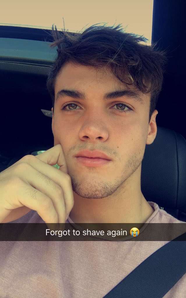FanDolantwin's tweet photo. #dolanarmy 😘😘🔥💜❤️ https://t.co/tvx1eJ9l16