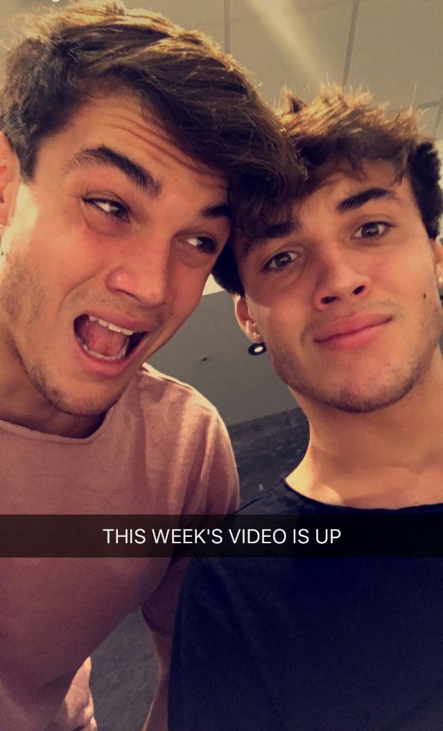 FanDolantwin's tweet photo. #dolanarmy 😘😘🔥💜❤️ https://t.co/tvx1eJ9l16