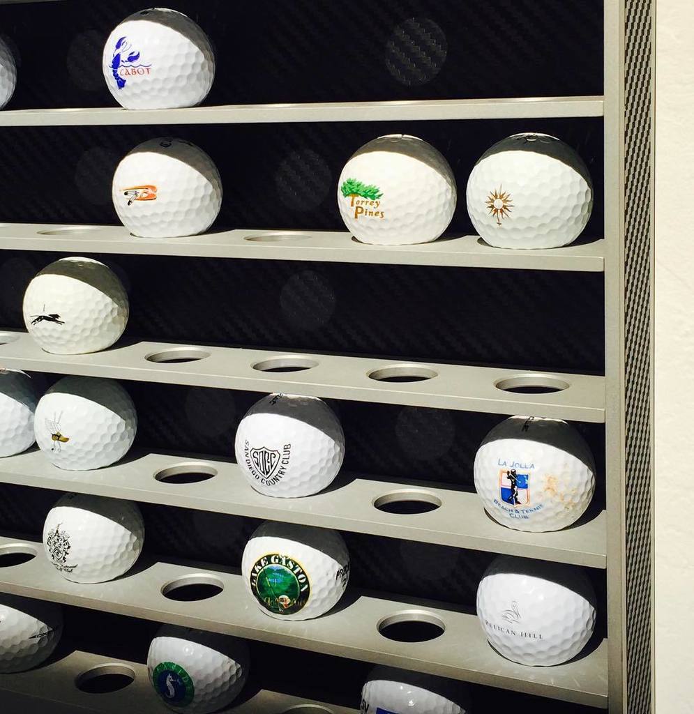 ALUDESIGNUS's tweet photo. Filling up nicely!
golfcases #aludesign #ace #holeinone #handmade #carbonfiber #sandiego #whyilovethisgame #lpga #… https://t.co/C1evsH4SgE https://t.co/LfFDT5EBAj