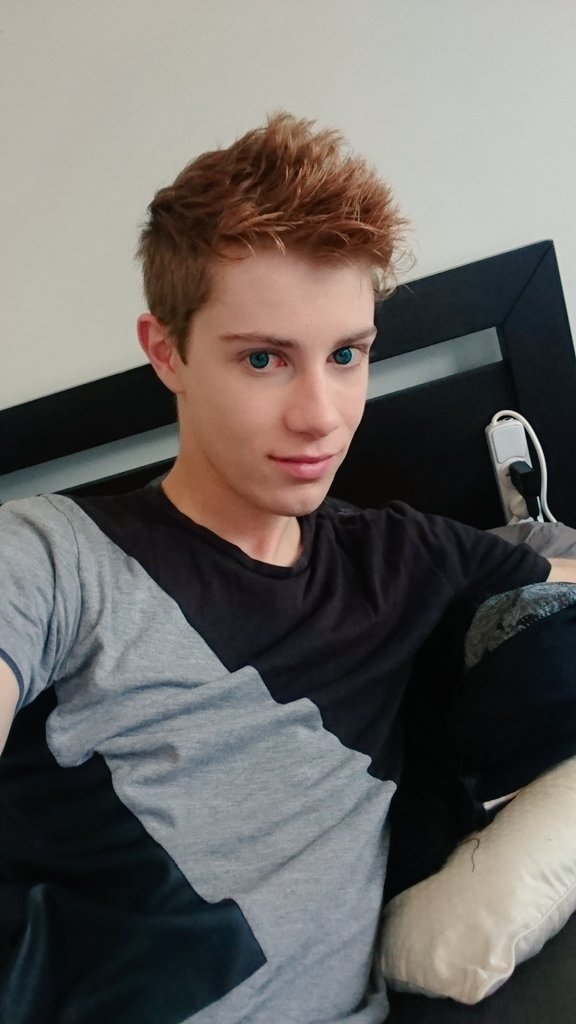 Ryan_Chameleon's tweet image. Online now, Alex will be joining me in the room soon, a blond twink with a sexy slim body
