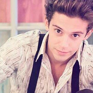 raquelc03428518's tweet photo. Feliz cumple Rugge te quiero muchísimo, espero algún día conocerte y abrazarte , feliz 23 añitos te amo #felizcumpleañosruggero @_ruggero🎂🎈🎊 https://t.co/WrgsGDgGgy