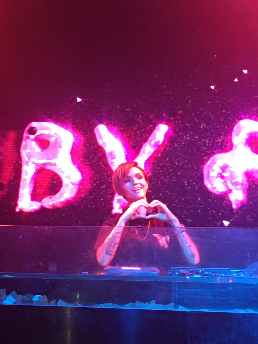rubyrosechina tweet picture