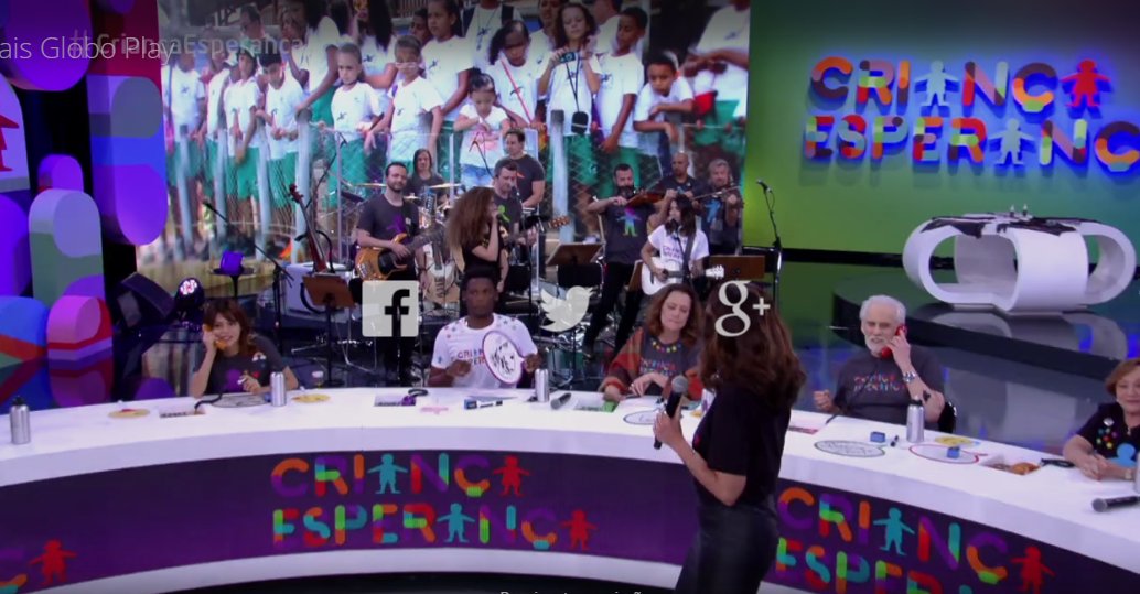 RENA_GOMEZZ's tweet photo. Que fofa!!! Olha ela lá @Savalaelizabeth no #CriancaEsperanca  @Crian_Esperanca https://t.co/XuJzyhAjeh