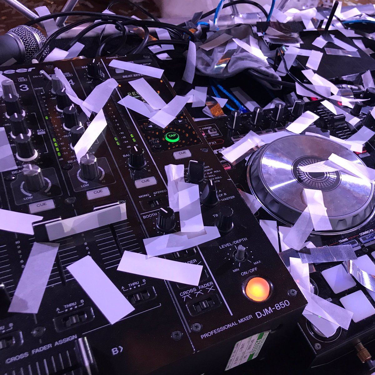 E_M_A_DJ's tweet photo. ... And goodnight! #DJMess 🎧 https://t.co/oU1onUPuE9
