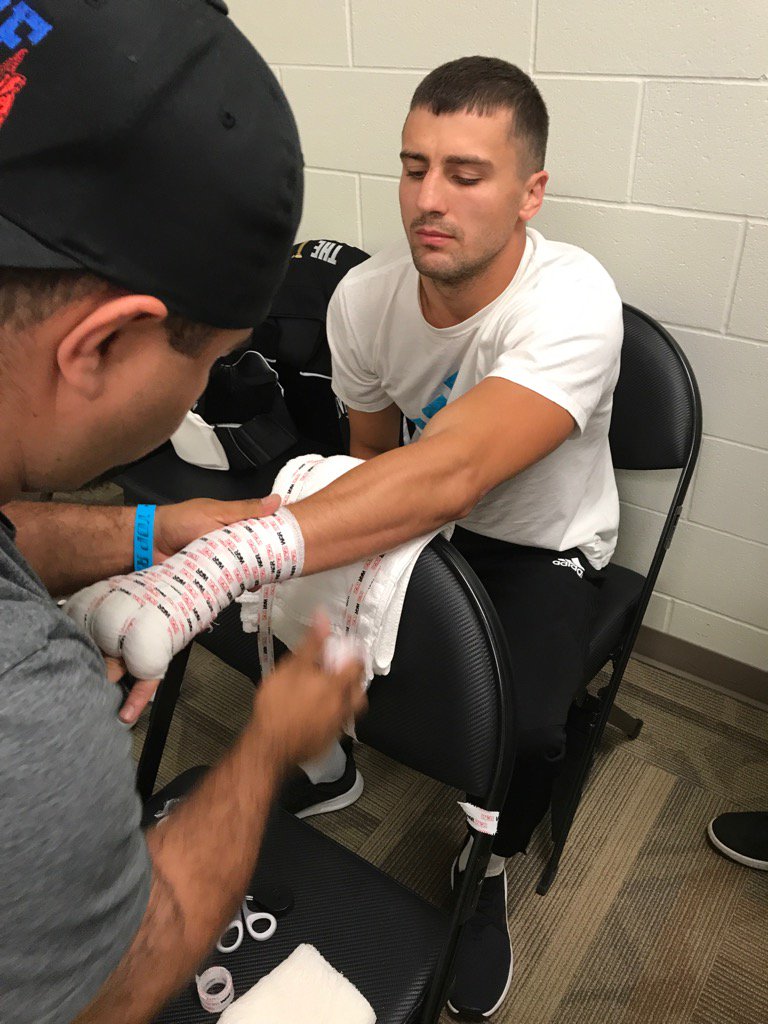 CarlMoretti's tweet photo. The Nail ...#wrappin @trboxing @espn #CrawfordIndongo https://t.co/vWNOVqseR0