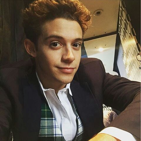 raquelc03428518's tweet photo. Matteo king balsano👑🍓👔🧥👞 https://t.co/MhwKTLgvAV