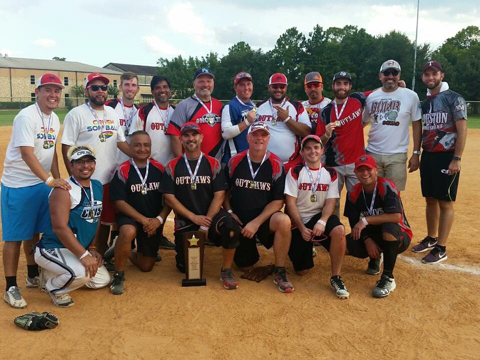 JesseB1995's tweet photo. The Heat is on tournament in the books. Such a great day playing with these guys.🥇🏆 #team #gaysoftball #sprinkles https://t.co/LmaWahUGyw