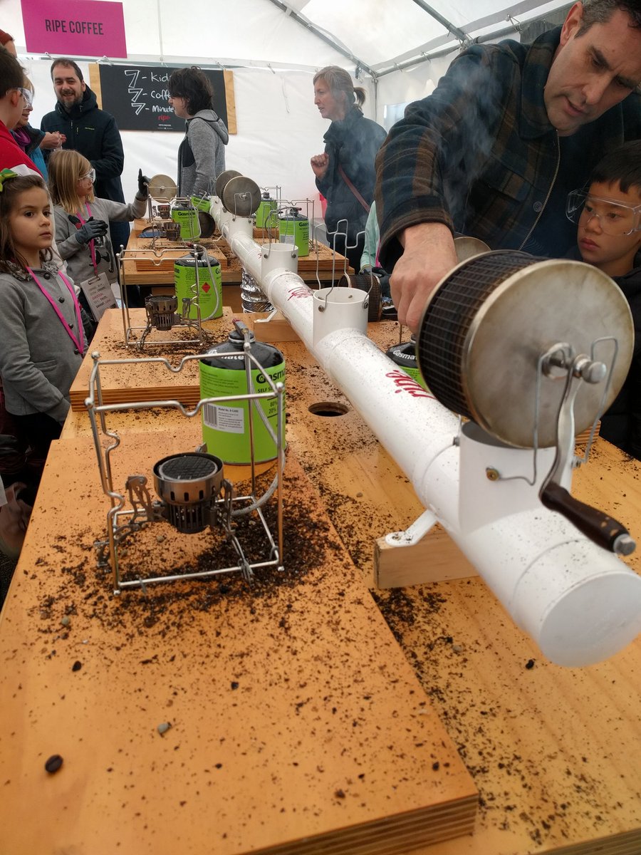 SpaceSciFest's tweet image. Kids roasting coffee with @Ripecoffee  at #HuttFoodLab!