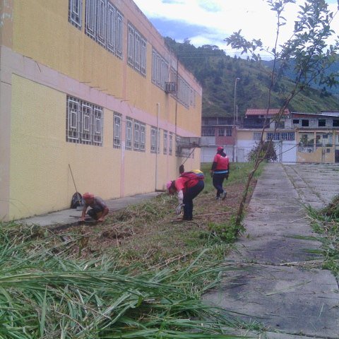 epp_osuna's tweet photo. #EnFotos 16 y 17Agosto #UBCHs Trabajando Limpieza Ambulatorio Los Curos @PSUVMRD @Anderson18_96 @JEHYSONGUZMAN https://t.co/cR05YPMJx3