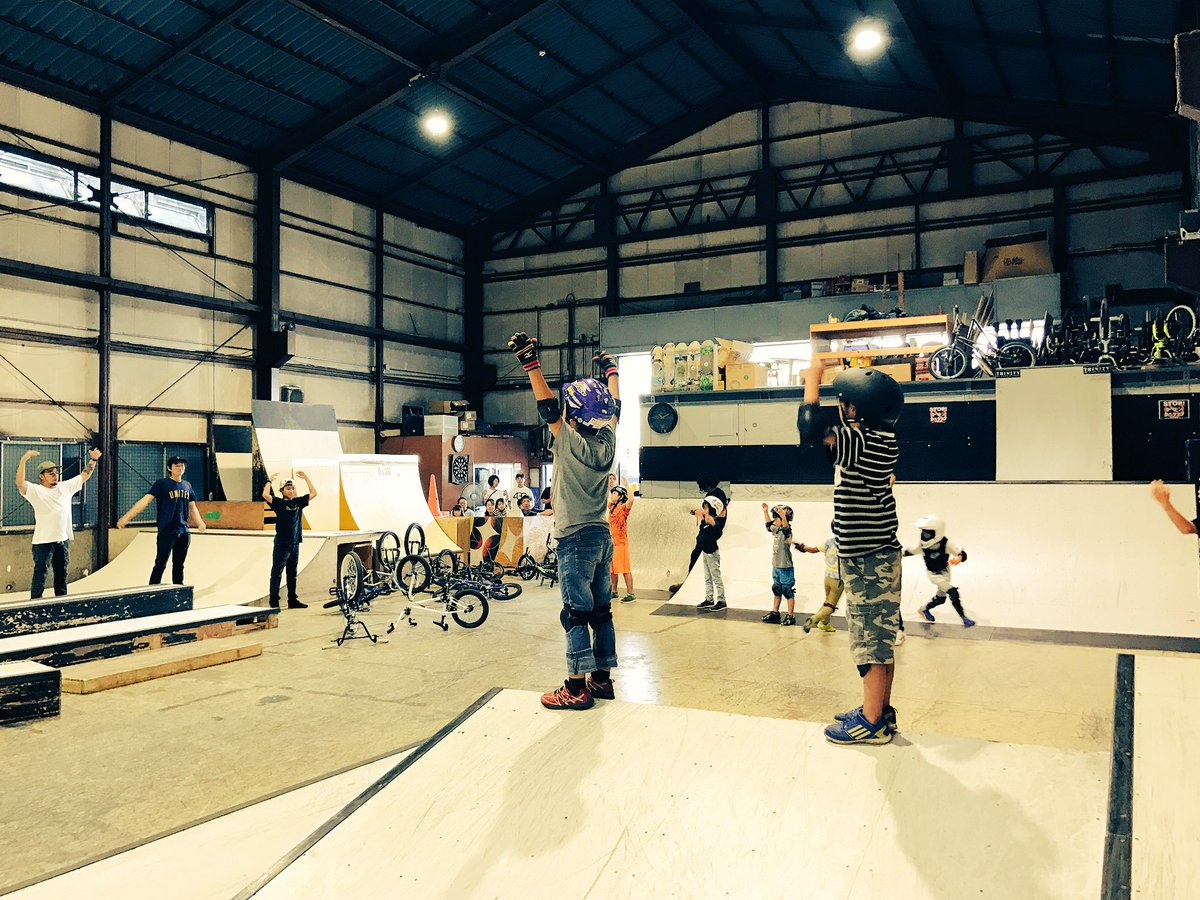 im_ichi_'s tweet photo. Started BMX street school!!
Japanese popular warm up 'Radio Taiso'
#TRINITYb3park https://t.co/KUm057idax