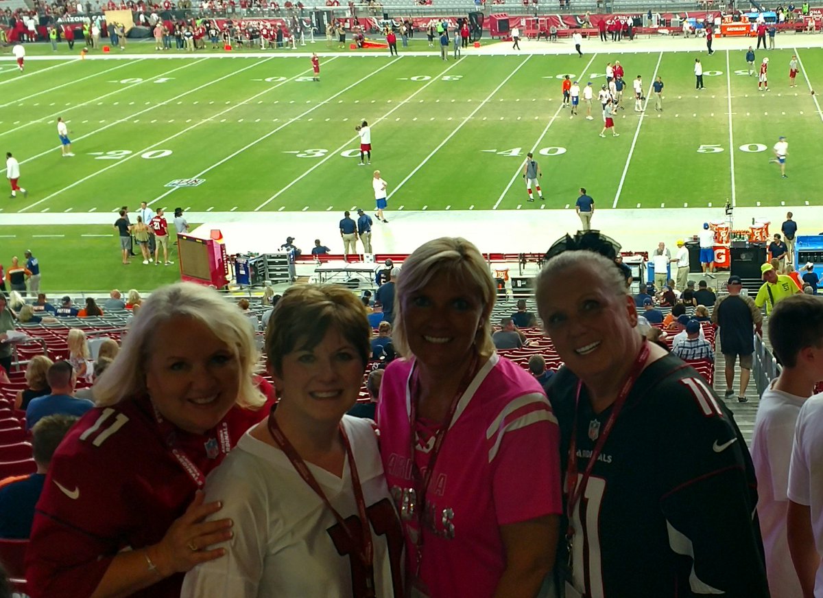 PeckMarge's tweet photo. Girls just want to have fun!#Beon12 #cardsgameface https://t.co/RcCtNSBJAH