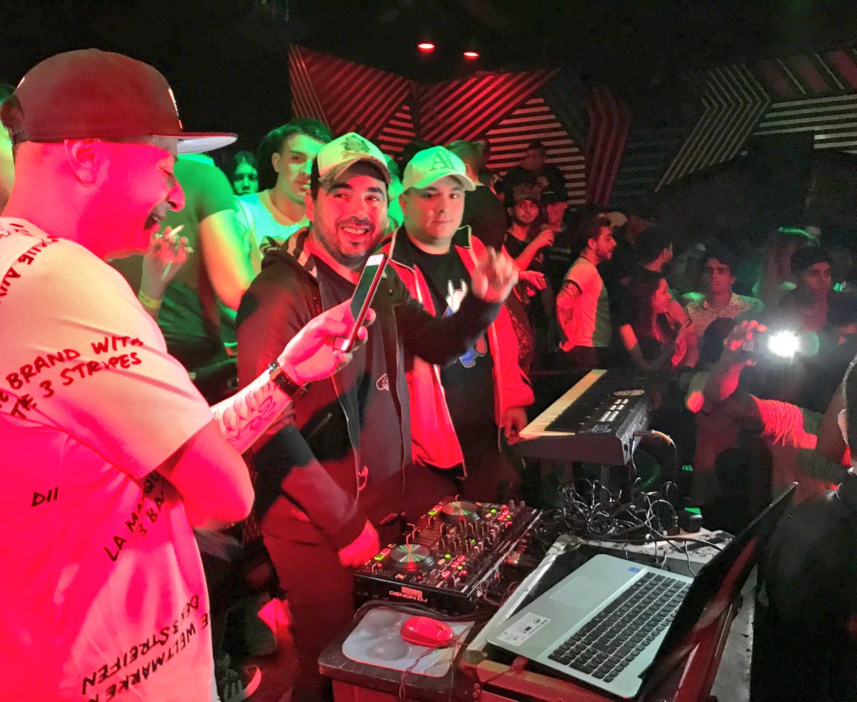 DosFelinos's tweet photo. Terrible noche en @SabadoBrooklyn 🎹🎙💻 #PMK #AxelCaram 💣💣 https://t.co/14bsf41pjb